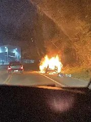 (VIDEO) Carro é completamente destruído pelo fogo no Centro ll - 1