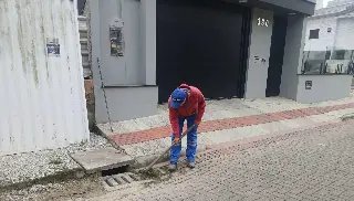 Santa Terezinha e Santa Rita recebem equipes de limpeza de boca de lobo - 1