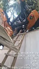 Mulher fica ferida após trator cair de barranco em Brusque - 1