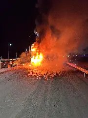 Ônibus que levava 45 pessoas pega fogo e ninguém fica ferido - 4