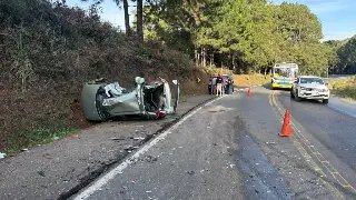 Violenta colisão entre carro e carreta deixa motorista ferido em SC - 2
