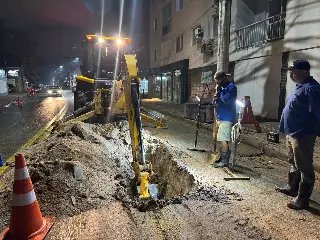 Obras de ampliação do SAMAE continuam pela rua Hercílio Luz  - 3