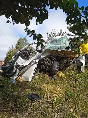 Colisão frontal entre carro e caminhão deixa três mortos em SC - 4