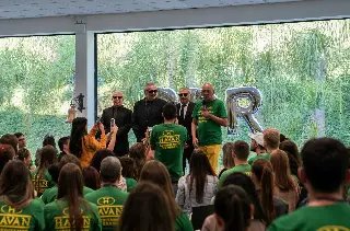 Luciano Hang comemora com colaboradores da Havan o pagamento de R$ 50 milhões do PPR - 2
