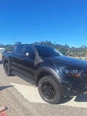 Motociclista sofre ferimentos leves após colisão com caminhonete na Antônio Heil - 1