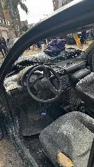 Motorista perde o controle e atinge três carros estacionados - 1