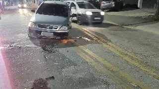 (VÍDEO) Roda se solta após colisão entre carros em Brusque - 2