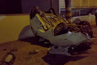 Acidente grave na BR-101 deixa jovem ferido e carro capotado - 1