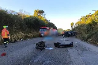 Dois homens morrem após serem arremessados de carro em grave acidente na SC-302 - 1