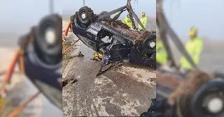 Casal morre após carro capotar e cair em lago na BR-101 - 5