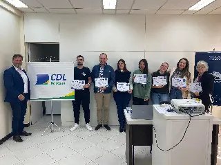 Escola de Vendas da CDL Brusque forma 8ª turma - 1