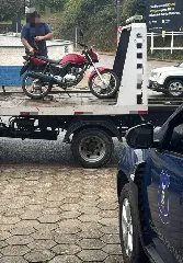 Condutor com CNH suspensa é parado pela GTB e tem moto recolhida em Brusque - 2