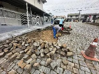 Rua de calçamento é reparada no Jardim Maluche - 5