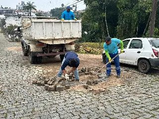 Rua de calçamento é reparada no Jardim Maluche - 4