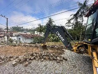 Rua de calçamento é reparada no Jardim Maluche - 2