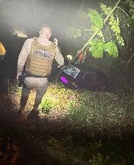 Carro caí em barranco e deixa mulher ferida no bairro Azambuja - 1