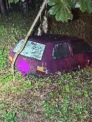 Carro caí em barranco e deixa mulher ferida no bairro Azambuja - 2