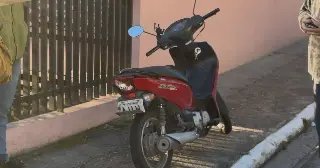 (VÍDEO) Acidente envolvendo carros e moto deixa mulher ferida - 1