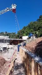 Trabalhador cai de 4 metros em obra e é resgatado com fratura no fêmur - 1