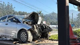 (URGENTE) Motorista morre ao colidir carro contra poste em Brusque - 2