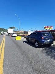 Caminhão com para-brisa quebrado e licenciamento vencido é removido pela GTB - 1