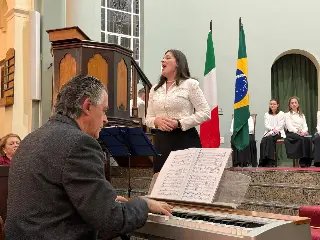 Concerto com coro italiano lota Igreja Luterana e emociona público - 5