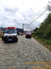 Motorista perde controle de veículo e cai de barranco de 8 metros - 2