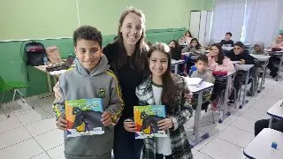 Escolas de Brusque recebem livro infantil que celebra a diversidade e a inclusão - 1