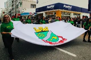 Desfile cívico celebra os 165 anos de Brusque com memória e cuca gigante - 31