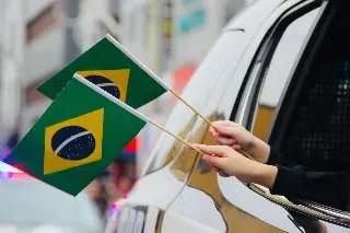 Desfile cívico celebra os 165 anos de Brusque com memória e cuca gigante - 1