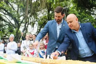 Desfile cívico celebra os 165 anos de Brusque com memória e cuca gigante - 15