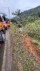 Caminhão cai em córrego e deixa homem com traumatismo craniano - 1