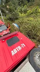 Caminhão cai em córrego e deixa homem com traumatismo craniano - 2