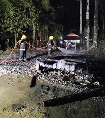 Bombeiros agem rápido e evitam que fogo se alastre - 3