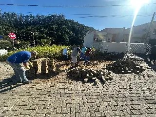 Rua na Limeira passa por conserto de calçamento - 1