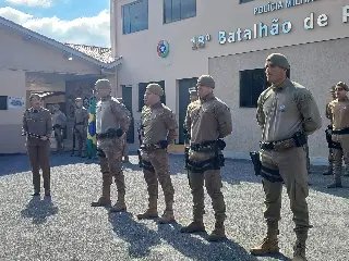 Cerimônia do 18º BPM celebra promoções e homenagens a policiais - 6