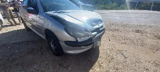 Acidente entre carros é registrado no Maluche - 2