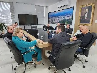 Reunião entre poder público e empresários discute construção de teatro em Brusque - 1