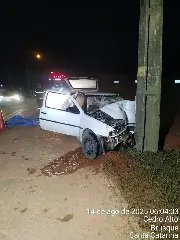 Bombeiros atualizam informações de colisão com poste no Cedro - 2