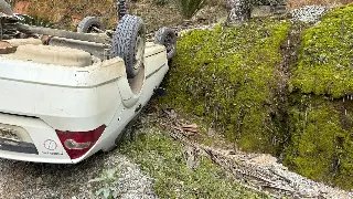 (VÍDEO) Carro fica sem freios e capota, em Botuverá - 5