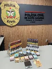 Polícia encontra mais de R$ 30 mil e drogas durante operação em Brusque - 1