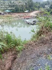 Após perder roda, carro cai em ribanceira e fica submerso em Botuverá - 2