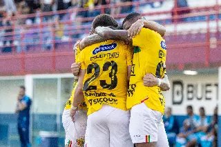 Quadricolor sofre virada nos acréscimos e é derrotado pelo Londrina - 8