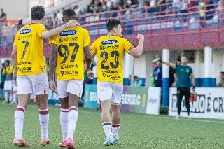 Quadricolor sofre virada nos acréscimos e é derrotado pelo Londrina - 6