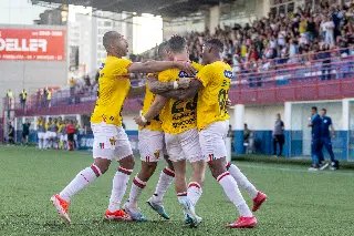 Quadricolor sofre virada nos acréscimos e é derrotado pelo Londrina - 5