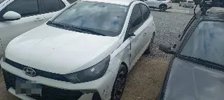 Moto atinge bomba de combustível após batida com carro no Souza Cruz - 1