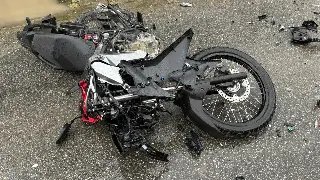 (VÍDEO) Motociclista "chutado" bate na traseira do carro no Guarani, diz motorista - 2