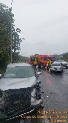 Colisão entre dois carros deixa quatro pessoas feridas - 3