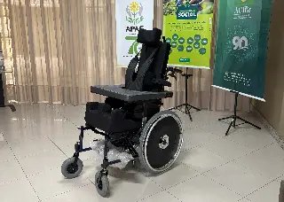 Unimed Brusque entrega cadeira de rodas da campanha “Eu Ajudo na Lata - Lacres que transformam” - 2