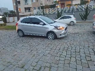 Dois Ford Ka colidem no Maluche e acidente deixa ferido - 2